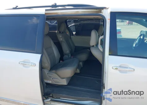 2016 Toyota Sienna Xle Premium 8 Passenger z USA, uszkodzony, nr VIN 5TDYK3DC7GS718137